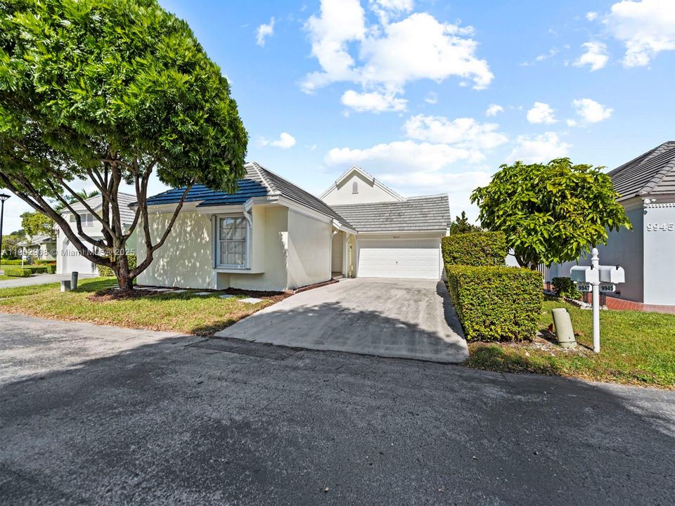 Activo con contrato: $4,200 (3 camas, 2 baños, 1869 Pies cuadrados)