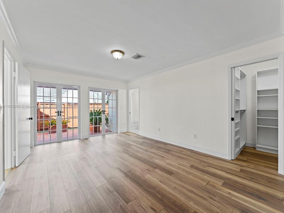 Activo con contrato: $4,200 (3 camas, 2 baños, 1869 Pies cuadrados)