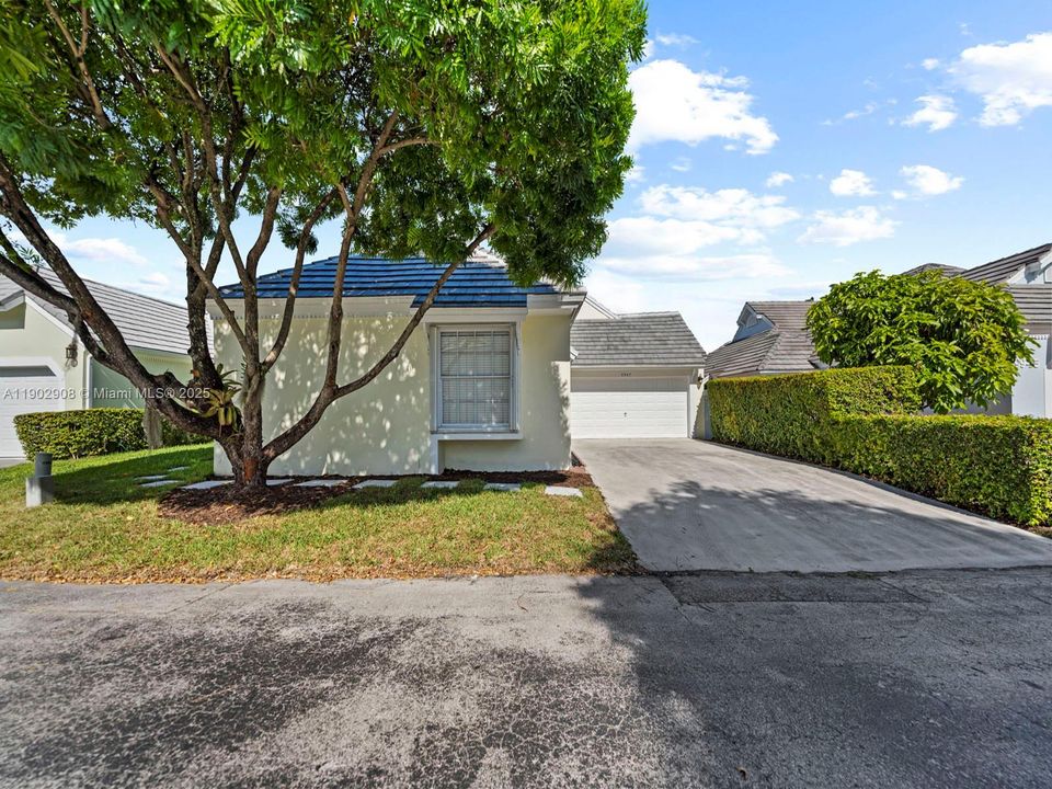 Activo con contrato: $4,200 (3 camas, 2 baños, 1869 Pies cuadrados)