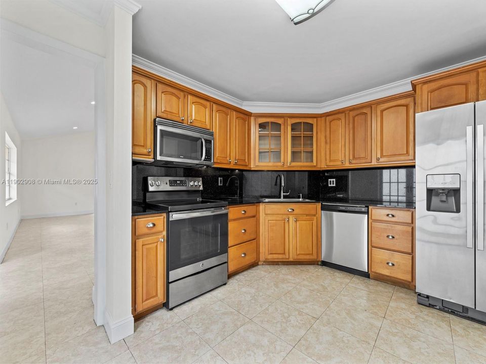 Activo con contrato: $4,200 (3 camas, 2 baños, 1869 Pies cuadrados)