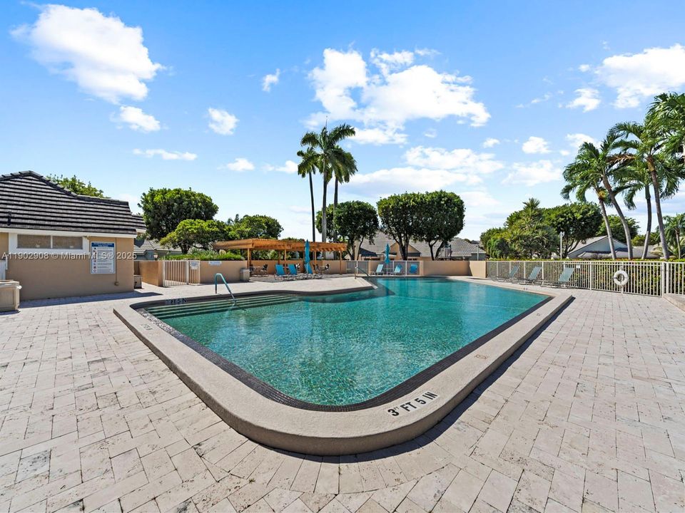 Activo con contrato: $4,200 (3 camas, 2 baños, 1869 Pies cuadrados)