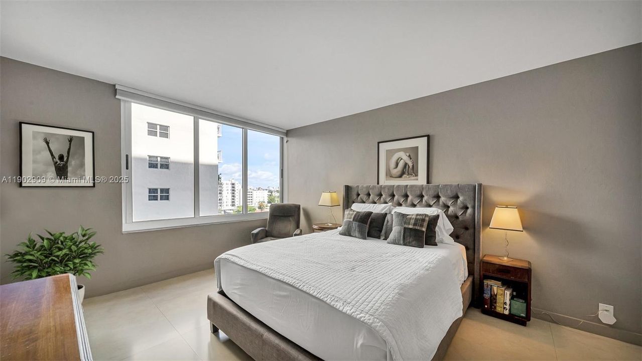 合同活跃: $365,000 (1 贝兹, 1 浴室, 837 平方英尺)