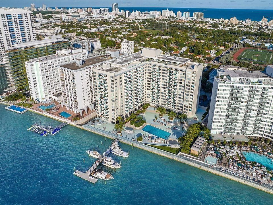 合同活跃: $365,000 (1 贝兹, 1 浴室, 837 平方英尺)