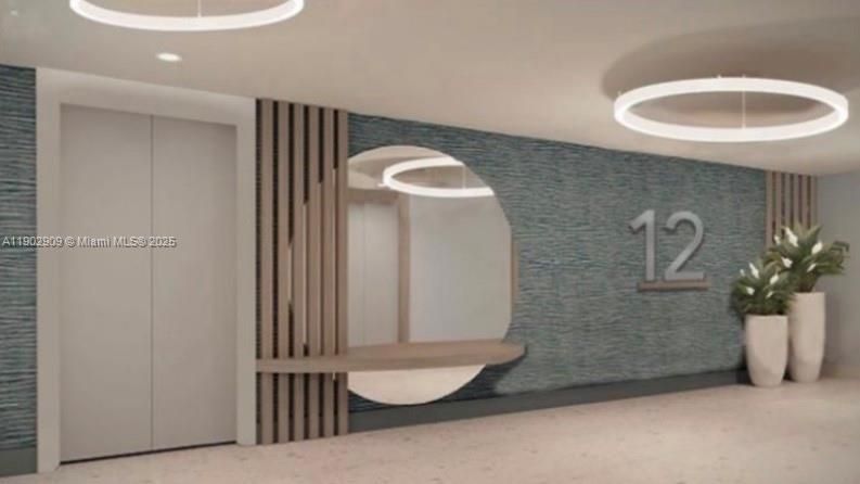 合同活跃: $365,000 (1 贝兹, 1 浴室, 837 平方英尺)