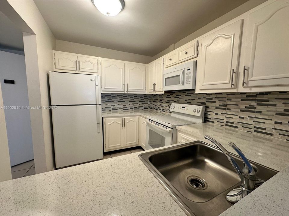 Active With Contract: $1,490 (1 beds, 1 baths, 791 Square Feet)