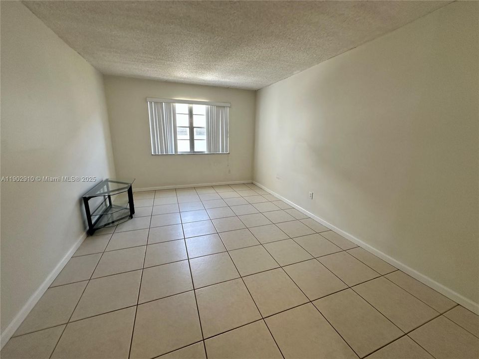 Active With Contract: $1,490 (1 beds, 1 baths, 791 Square Feet)