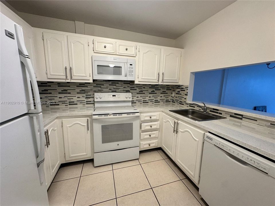 Active With Contract: $1,490 (1 beds, 1 baths, 791 Square Feet)