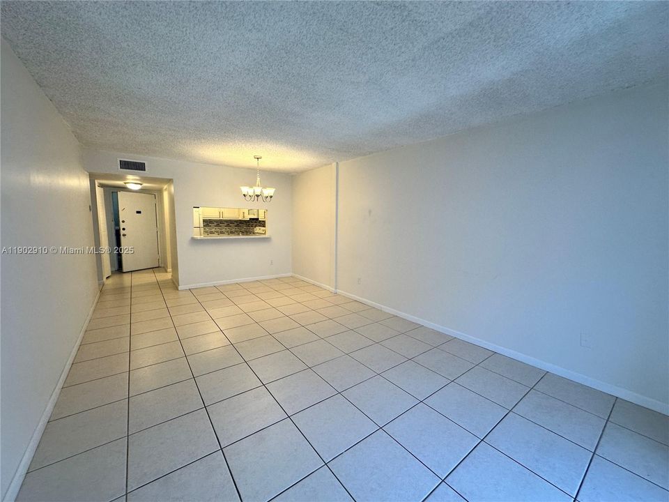 Active With Contract: $1,490 (1 beds, 1 baths, 791 Square Feet)