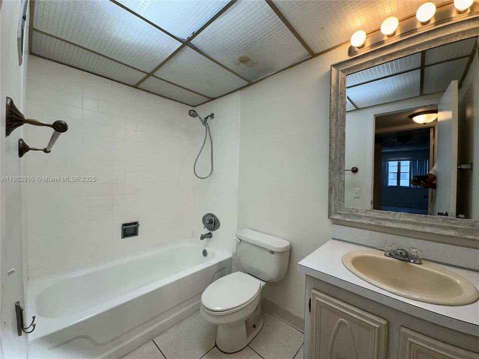 Active With Contract: $1,490 (1 beds, 1 baths, 791 Square Feet)