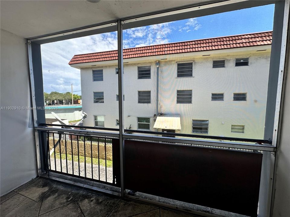 Active With Contract: $1,490 (1 beds, 1 baths, 791 Square Feet)