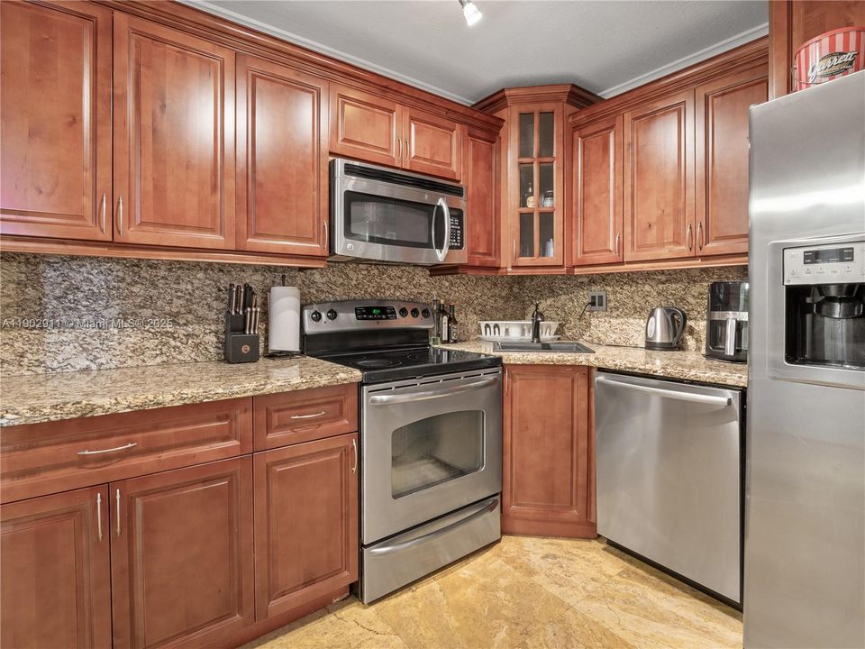 For Sale: $275,000 (1 beds, 1 baths, 1000 Square Feet)