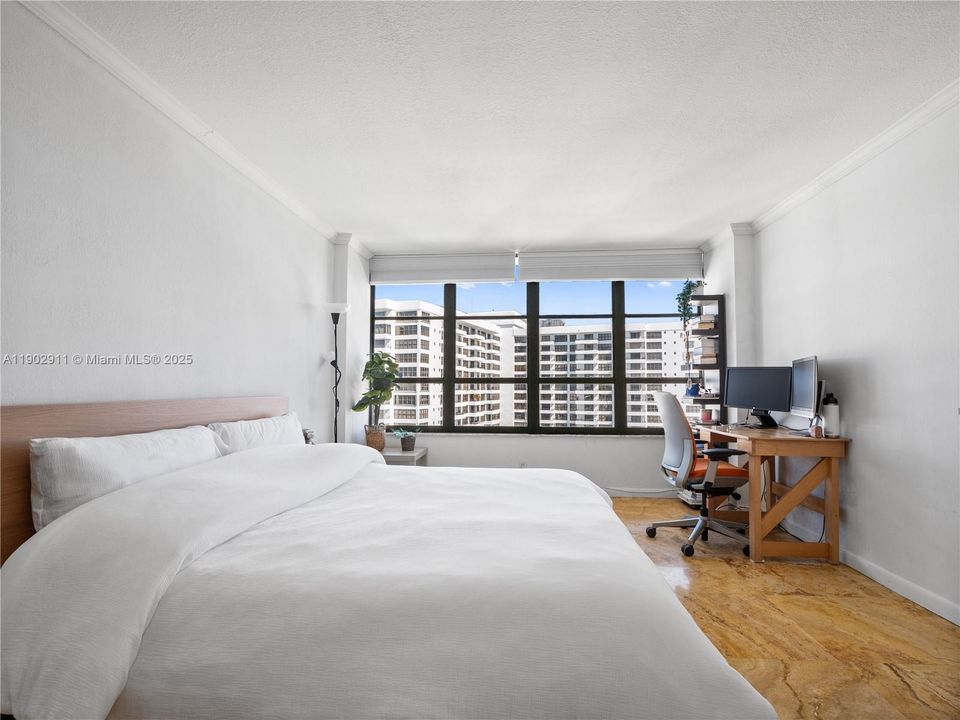 For Sale: $275,000 (1 beds, 1 baths, 1000 Square Feet)