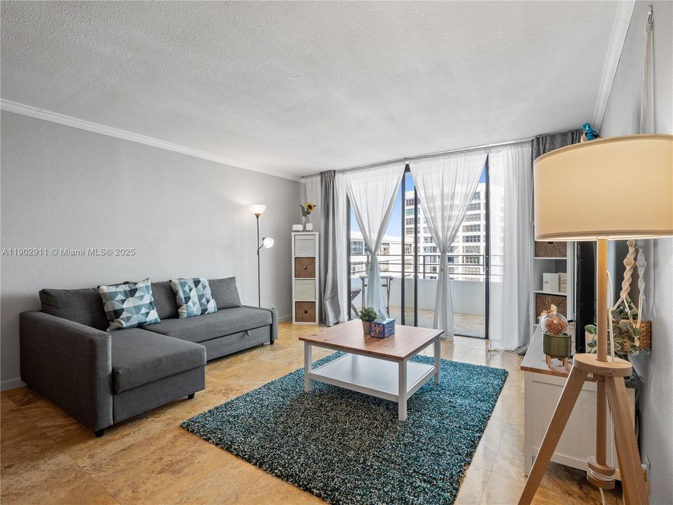 For Sale: $275,000 (1 beds, 1 baths, 1000 Square Feet)