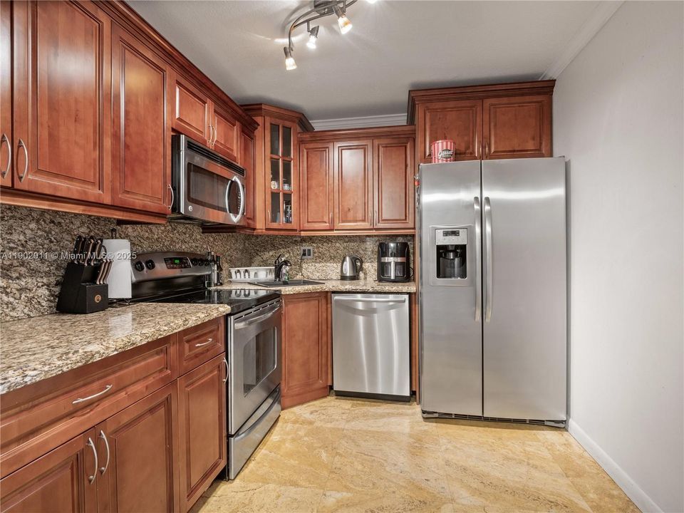 For Sale: $275,000 (1 beds, 1 baths, 1000 Square Feet)