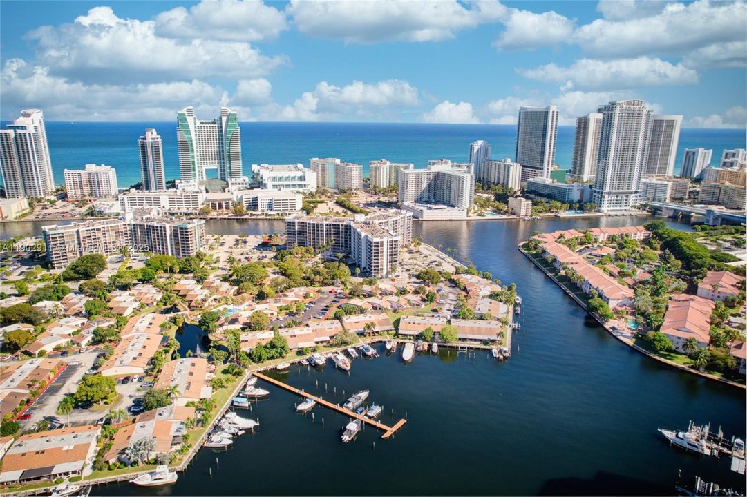 Minutes to the beach