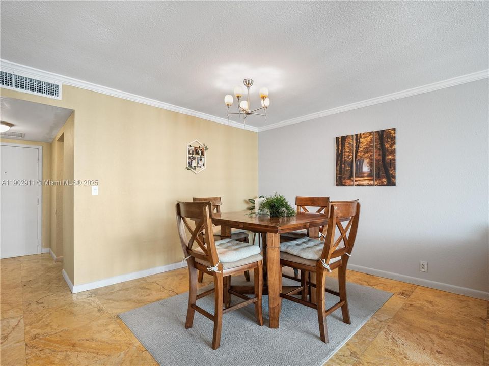 For Sale: $275,000 (1 beds, 1 baths, 1000 Square Feet)