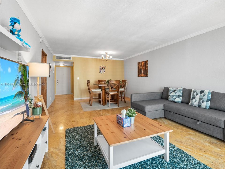 For Sale: $275,000 (1 beds, 1 baths, 1000 Square Feet)