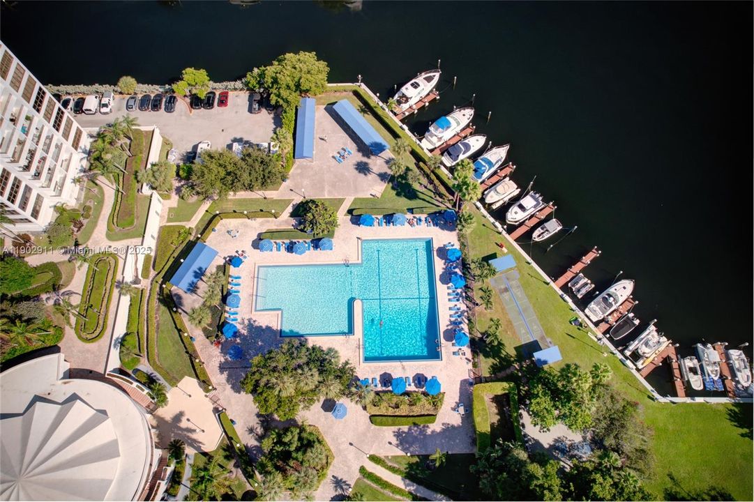 For Sale: $275,000 (1 beds, 1 baths, 1000 Square Feet)