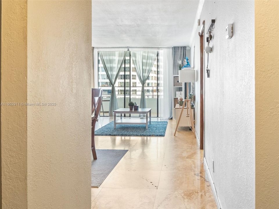 For Sale: $275,000 (1 beds, 1 baths, 1000 Square Feet)