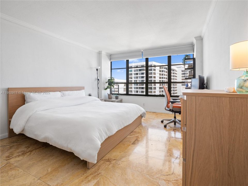 For Sale: $275,000 (1 beds, 1 baths, 1000 Square Feet)