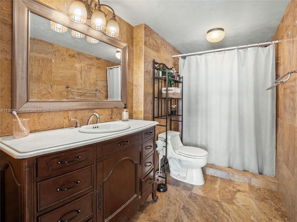 For Sale: $275,000 (1 beds, 1 baths, 1000 Square Feet)