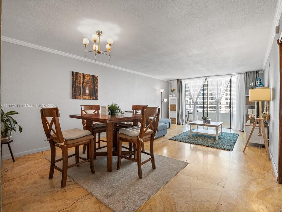 For Sale: $275,000 (1 beds, 1 baths, 1000 Square Feet)