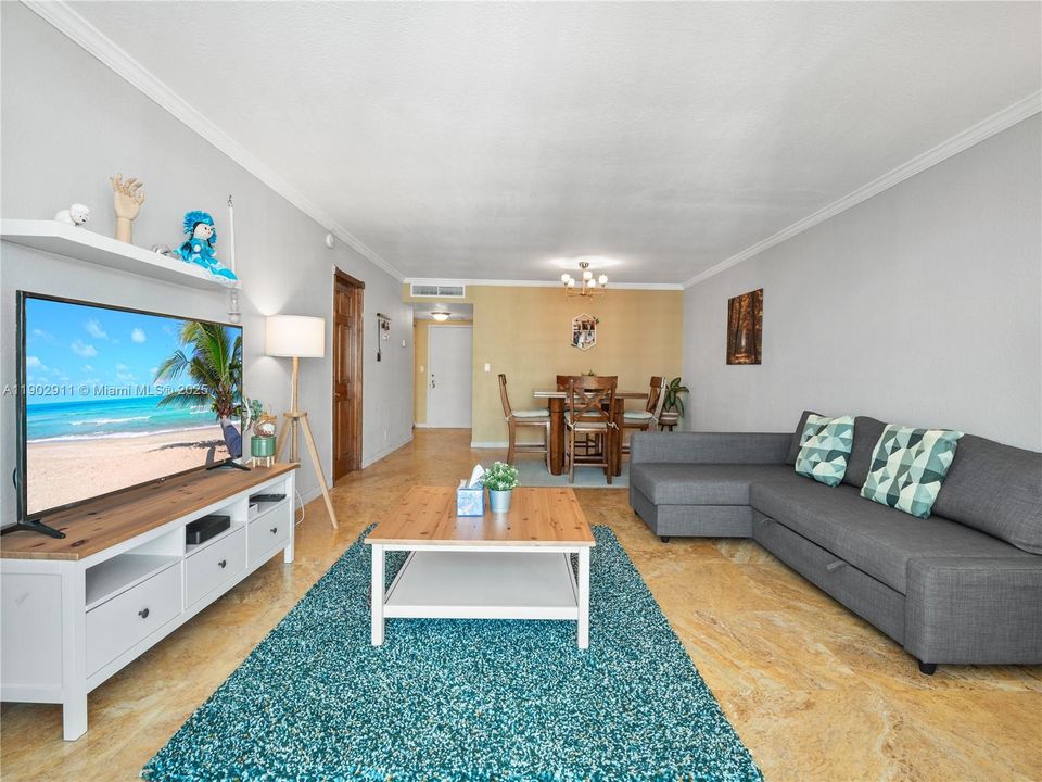 For Sale: $275,000 (1 beds, 1 baths, 1000 Square Feet)