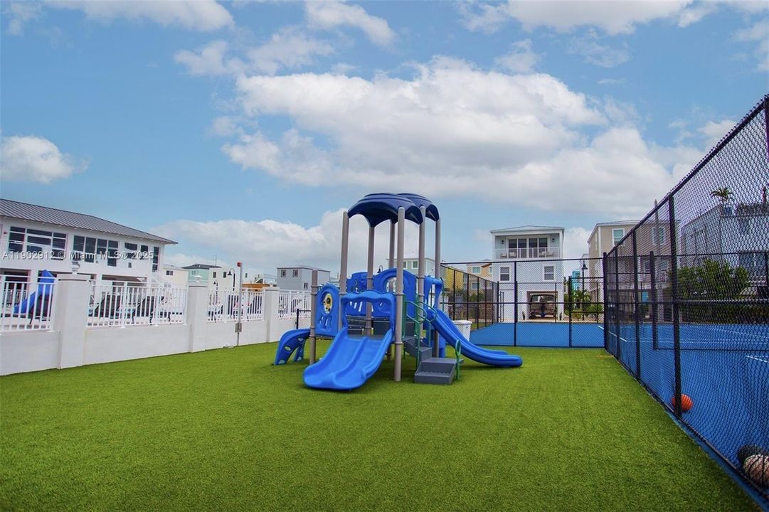 For Rent: $4,000 (3 beds, 2 baths, 1470 Square Feet)