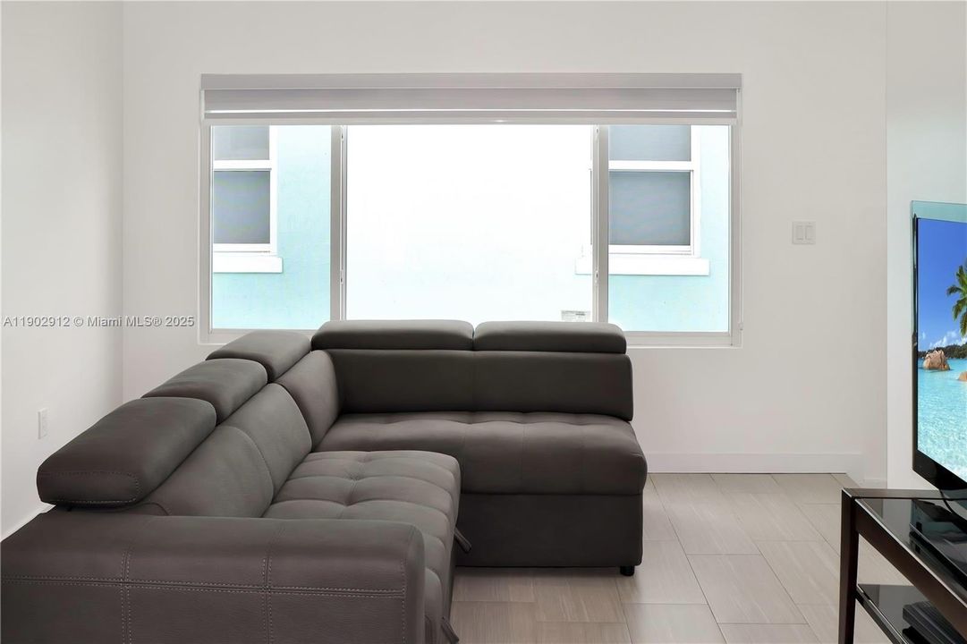 For Rent: $4,000 (3 beds, 2 baths, 1470 Square Feet)