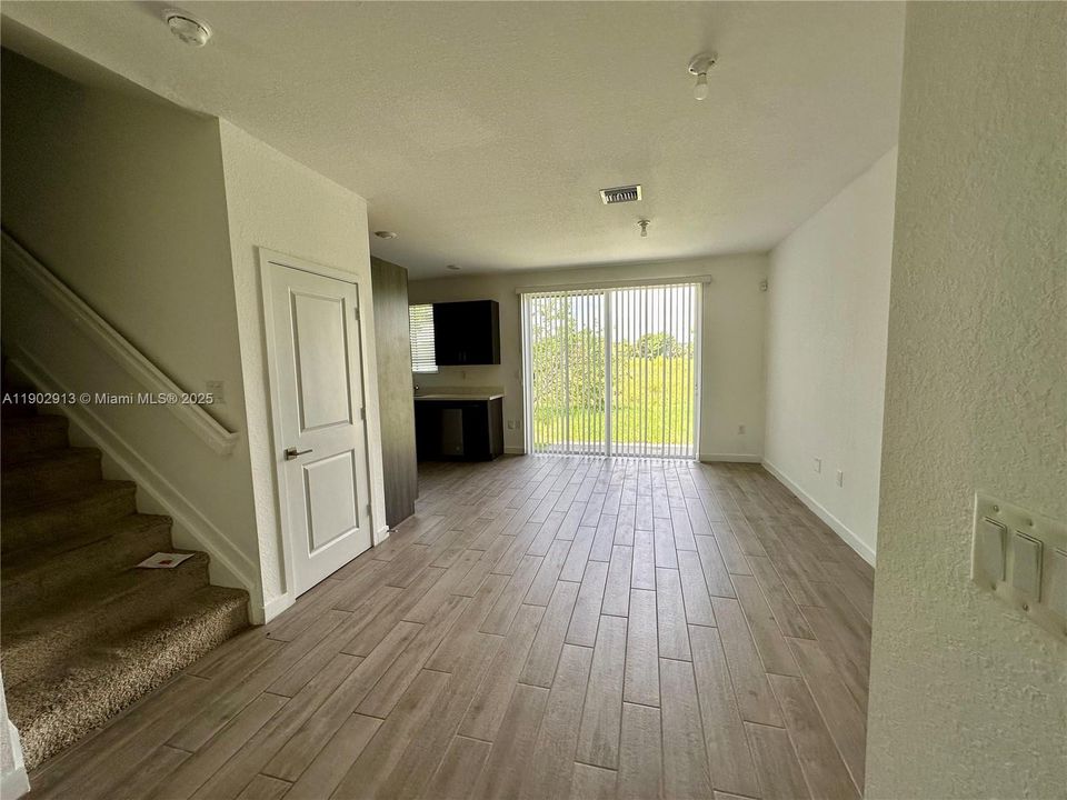 For Sale: $298,000 (3 beds, 2 baths, 1302 Square Feet)