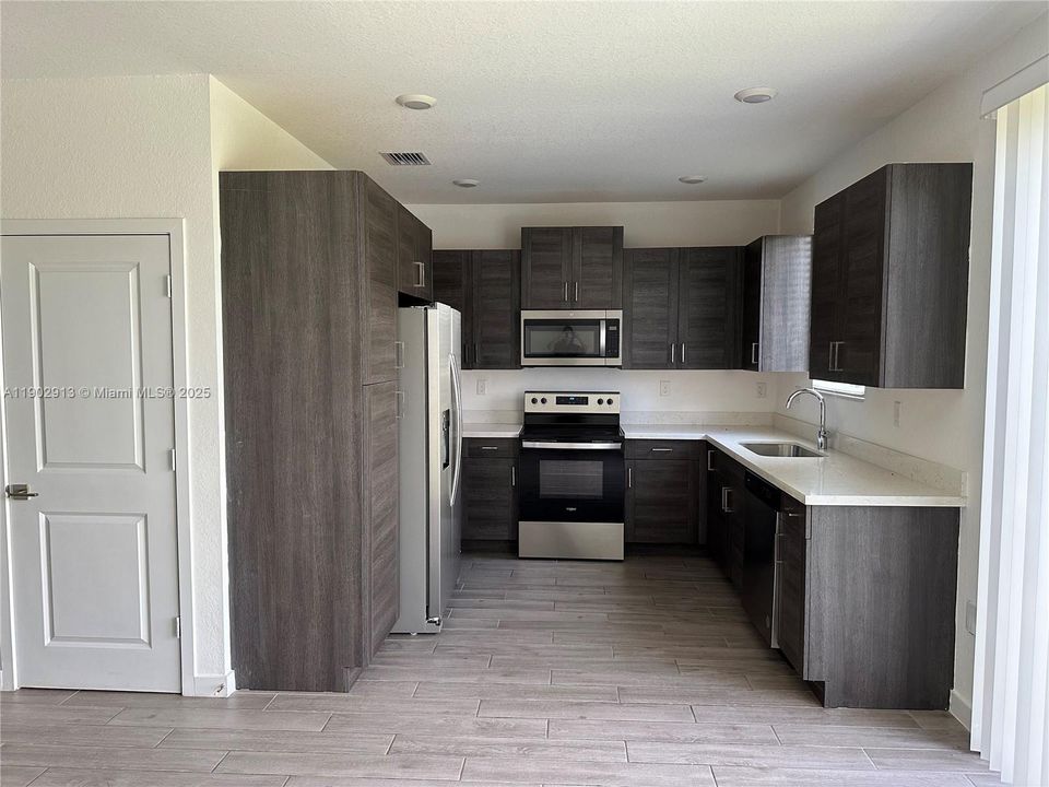 For Sale: $298,000 (3 beds, 2 baths, 1302 Square Feet)