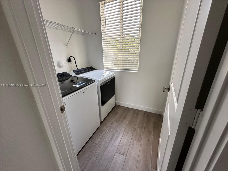 For Sale: $298,000 (3 beds, 2 baths, 1302 Square Feet)