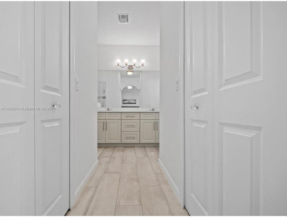 His & Her Closet hall