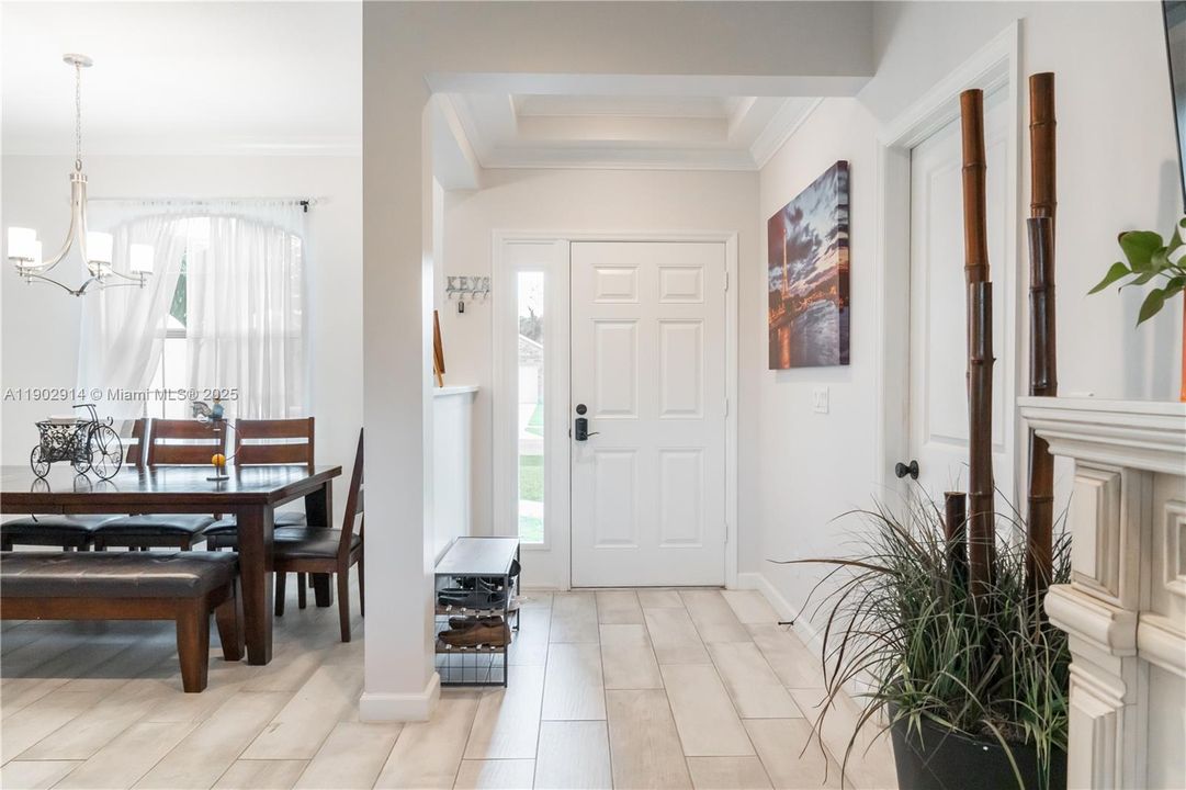 待售: $440,000 (4 贝兹, 3 浴室, 1989 平方英尺)