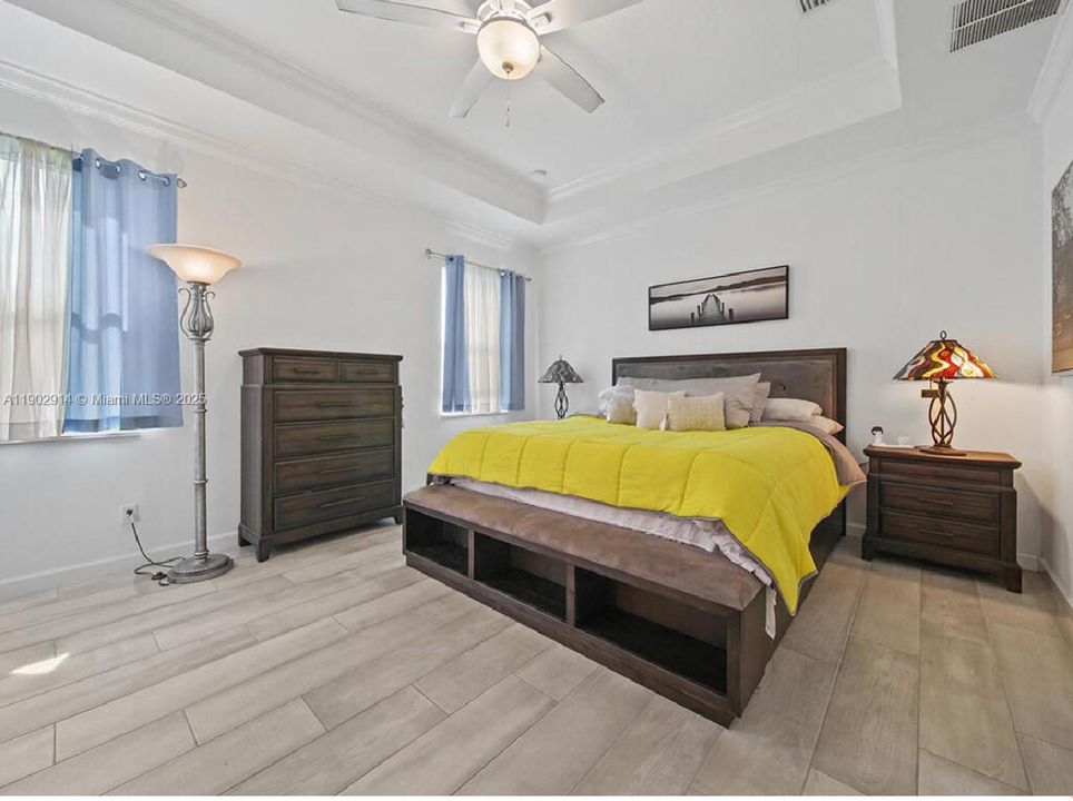 待售: $440,000 (4 贝兹, 3 浴室, 1989 平方英尺)