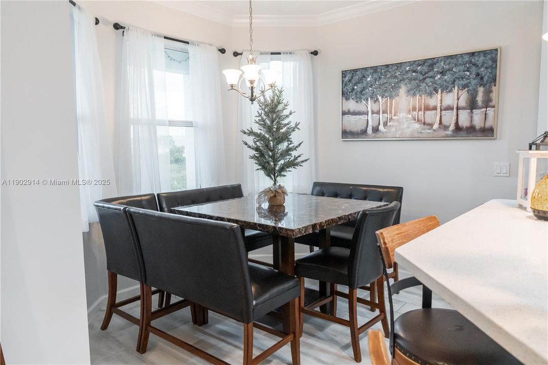 待售: $440,000 (4 贝兹, 3 浴室, 1989 平方英尺)