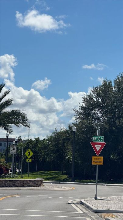 For Sale: $143,500 (2 beds, 2 baths, 1010 Square Feet)