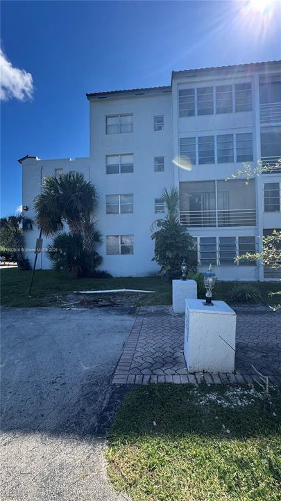 For Sale: $143,500 (2 beds, 2 baths, 1010 Square Feet)