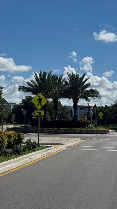 For Sale: $143,500 (2 beds, 2 baths, 1010 Square Feet)