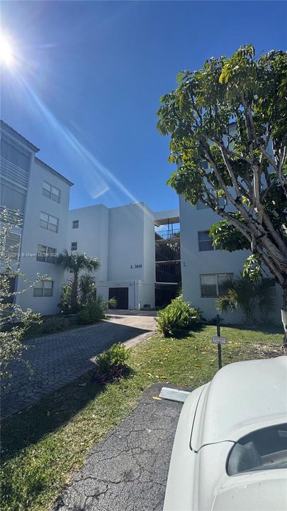 For Sale: $143,500 (2 beds, 2 baths, 1010 Square Feet)