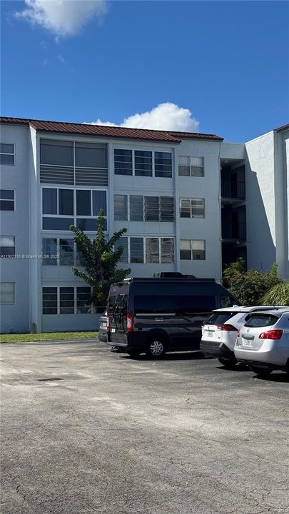 For Sale: $143,500 (2 beds, 2 baths, 1010 Square Feet)