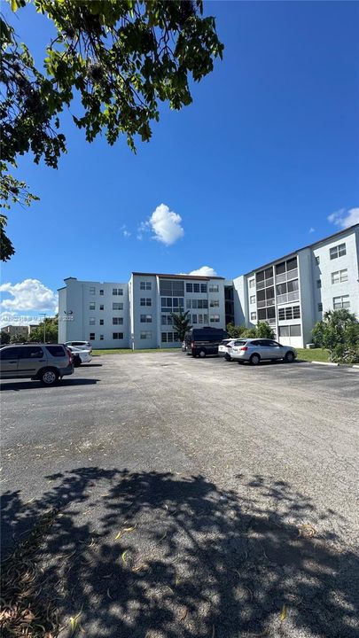 For Sale: $143,500 (2 beds, 2 baths, 1010 Square Feet)