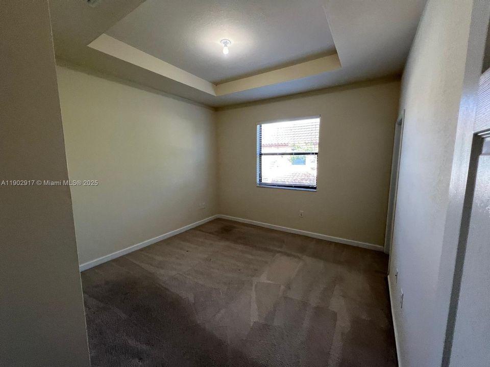 Active With Contract: $344,500 (3 beds, 2 baths, 1402 Square Feet)