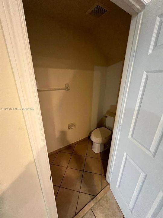 Active With Contract: $344,500 (3 beds, 2 baths, 1402 Square Feet)