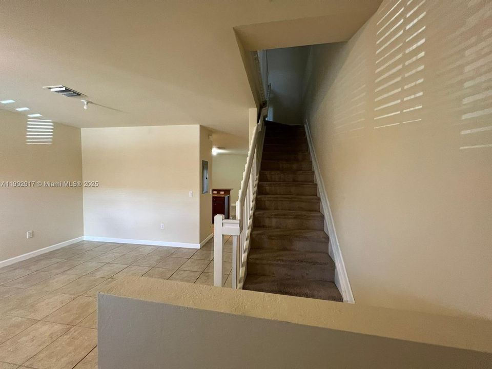 Active With Contract: $344,500 (3 beds, 2 baths, 1402 Square Feet)