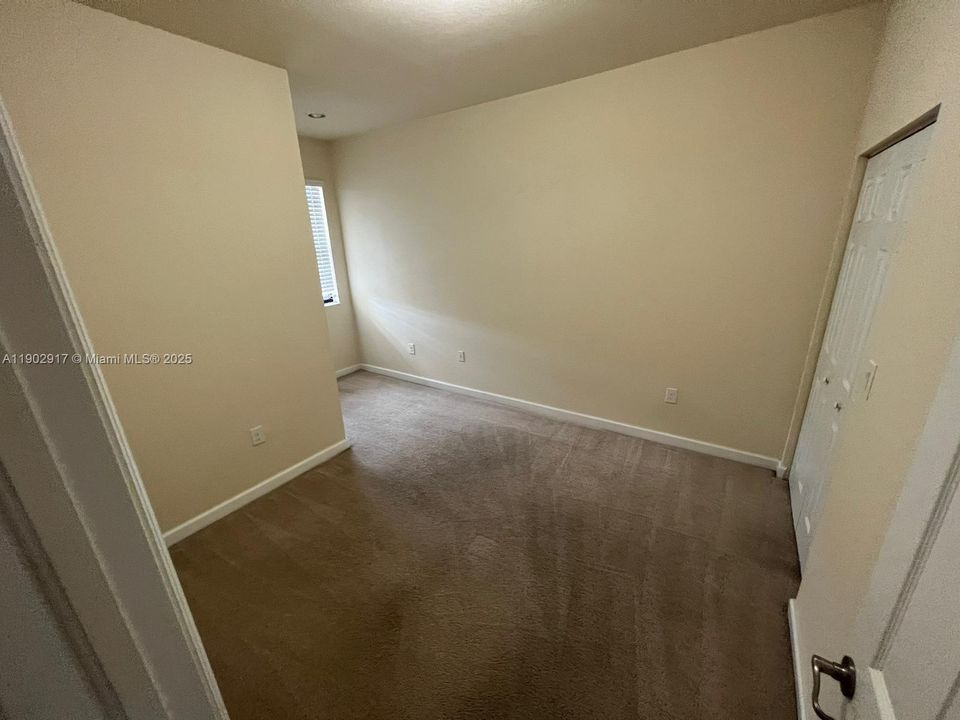 Active With Contract: $344,500 (3 beds, 2 baths, 1402 Square Feet)