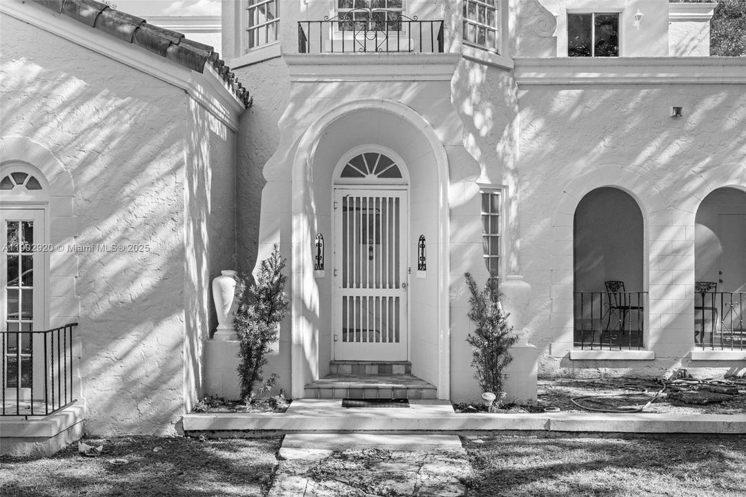 Active With Contract: $2,700,000 (4 beds, 3 baths, 3637 Square Feet)