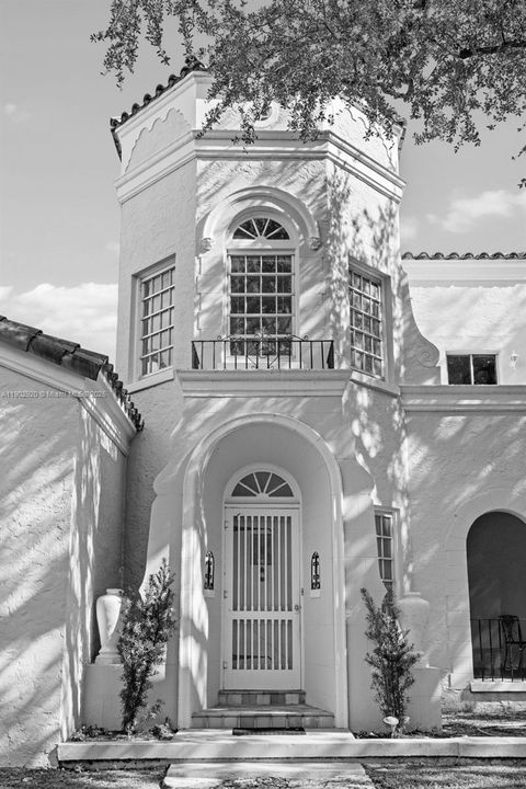 Active With Contract: $2,700,000 (4 beds, 3 baths, 3637 Square Feet)