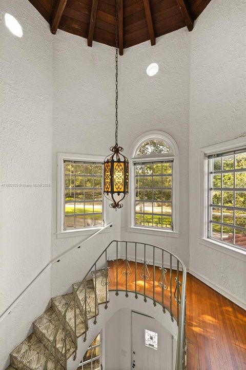 Active With Contract: $2,700,000 (4 beds, 3 baths, 3637 Square Feet)