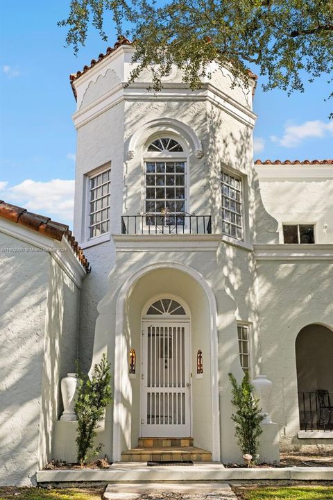 Active With Contract: $2,700,000 (4 beds, 3 baths, 3637 Square Feet)